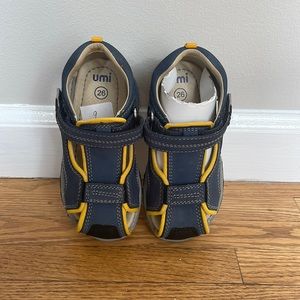 Umi toddler size 9 sandal